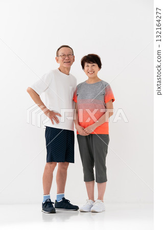 Senior couple fitness whole body 132164277
