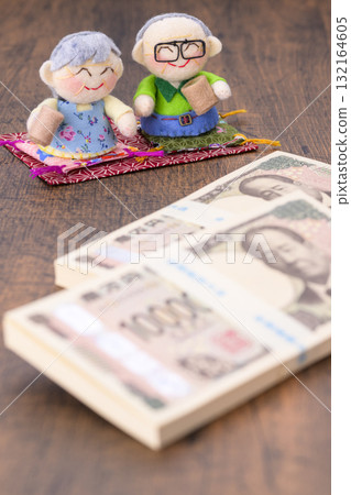 Elderly couple and money 132164605