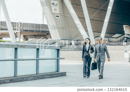 高級商人和女性 高級商人和女性 132164610