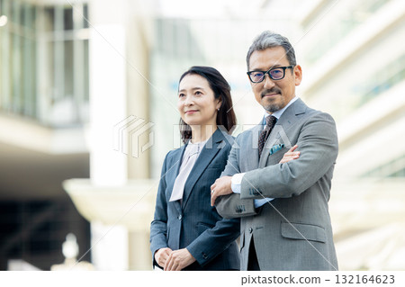 Work Senior men and women Business image Work Senior men and women Business image 132164623