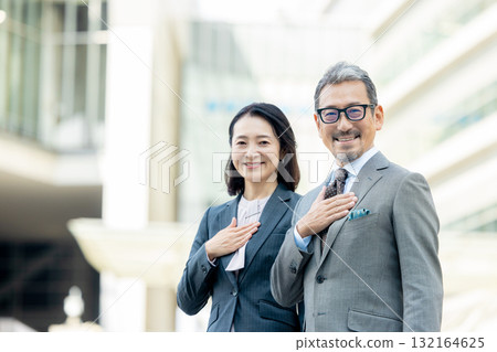 工作高階男性女性商業形象 132164625