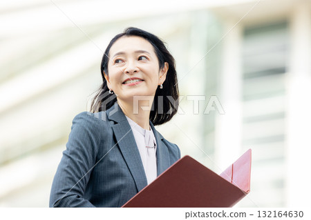 資深女性商界女性 132164630