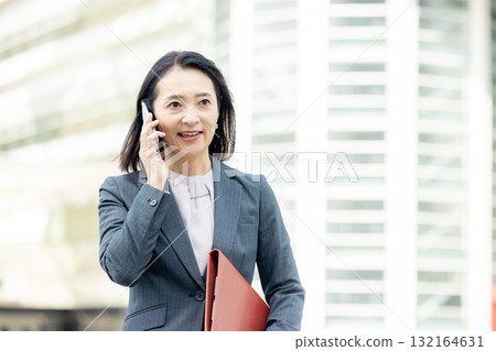 Business woman with a smartphone 132164631