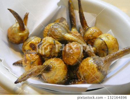 一張油炸慈菇的照片，據說吃慈菇會發芽，是一種幸運蔬菜 132164896