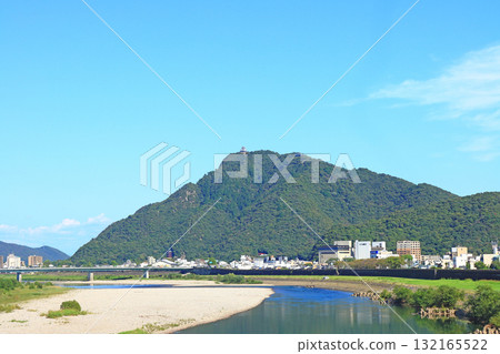Scenery of the Nagara River and Mount Kinka in Gifu City, Gifu Prefecture Scenery of the Nagara River and Mount Kinka in Gifu City, Gifu Prefecture 132165522