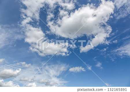 Clouds floating in the blue sky [Background material] 132165891