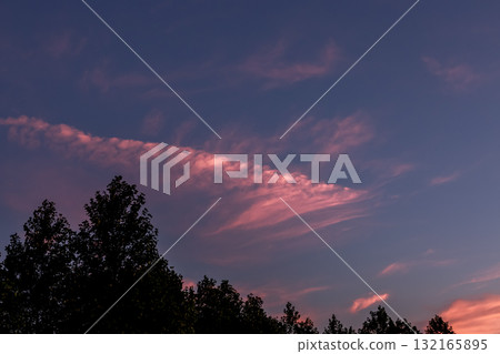 The beauty of the clouds floating in the morning glow of the sky [Background material] 132165895