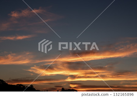 The beauty of the clouds floating in the morning glow of the sky [Background material] 132165896