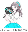 拿著扇子享受自己喜歡的活動的藍綠色女人 132166297