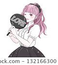 一位身穿黑衣的女子手持扇子，享受著自己最喜歡的活動 132166300