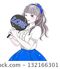 一位身穿藍色衣服的女子手持扇子，享受著她最喜歡的活動 132166301
