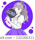 紫色女人拿著扇子享受她最喜歡的活動 132166311