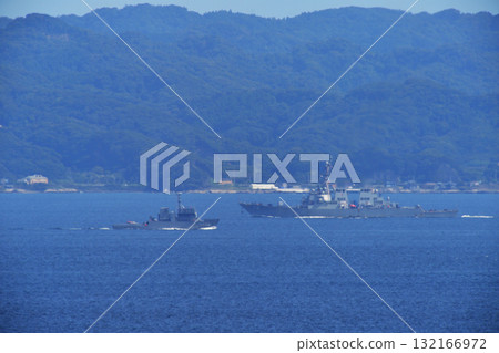 東京灣，浦賀海峽，演習 AMS-4305 美國海軍希金斯號驅逐艦 DDG-76 132166972