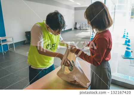 person, staff, information desk 132167420