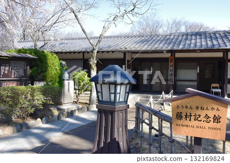 長野縣小諸城遺址懷舊花園的藤村紀念館和垂枝櫻花 132169824