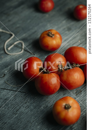 bunch of ripe Spanish tomates de colgar bunch of ripe Spanish tomates de colgar 132170264