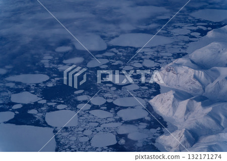 格陵蘭峽灣和浮冰 格陵蘭峽灣和浮冰 132171274