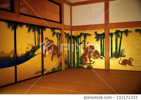 Sliding door paintings in the Honmaru Palace of Nagoya Castle 132172333