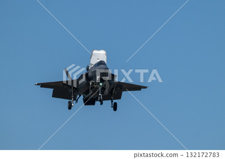 航空展-令人印象深刻的戰鬥機飛行 航空展-令人印象深刻的戰鬥機飛行 132172783