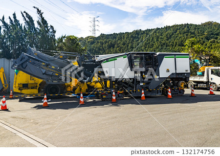 Road paving construction heavy machinery road milling machine 132174756