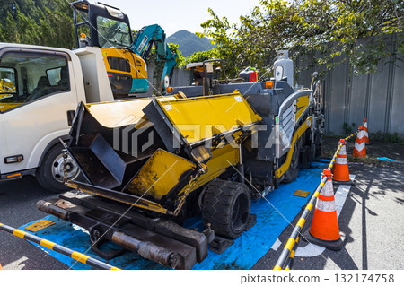 Road paving work: Heavy asphalt finisher Road paving work: Heavy asphalt finisher 132174758