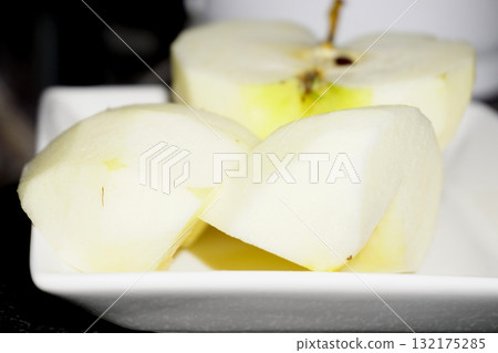 Apple peeler 132175285
