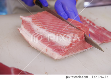 一片美味又肥美的藍鰭鮪魚 一片美味又肥美的藍鰭鮪魚 132176213