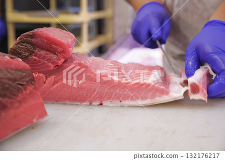 一片美味又肥美的藍鰭鮪魚 一片美味又肥美的藍鰭鮪魚 132176217