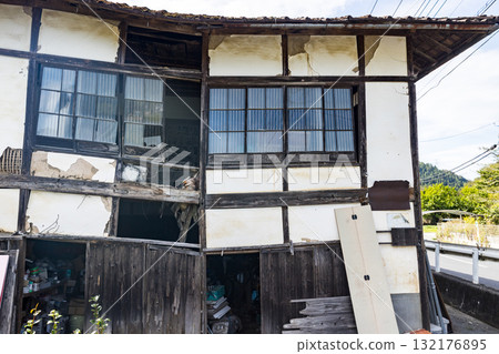 Showa retro barn demolition site 132176895
