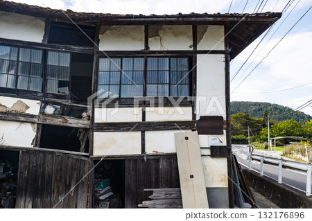 昭和復古穀倉拆遷現場 132176896