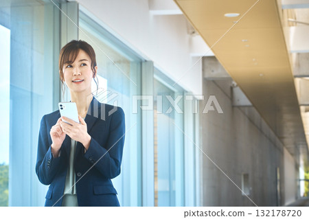 Business woman with a smartphone Business woman with a smartphone 132178720