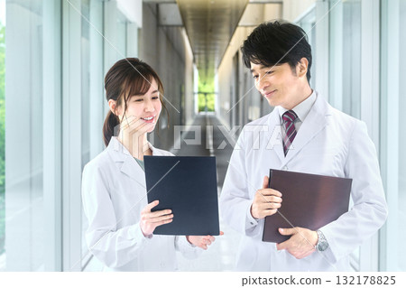 Medical image of men and women in white coats meeting in a hospital 132178825