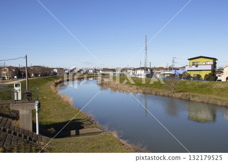 Ayase River in winter: View of the upstream side of Ichinohashi Bridge (Soka City, Saitama Prefecture) Ayase River in winter: View of the upstream side of Ichinohashi Bridge (Soka City, Saitama Prefecture) 132179525