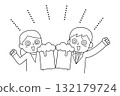 A black and white line drawing of a man and woman toasting with beer (party/drinking party) 132179724