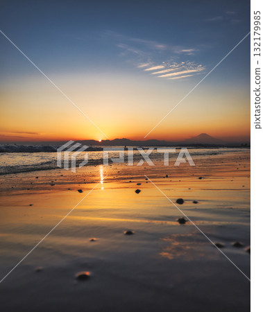 Orange-colored sea and Kugenuma Coast at dusk Orange-colored sea and Kugenuma Coast at dusk 132179985