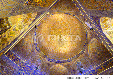 烏茲別克撒馬爾罕古爾阿米爾陵墓美麗的藍色風景 烏茲別克撒馬爾罕古爾阿米爾陵墓美麗的藍色風景 132180422