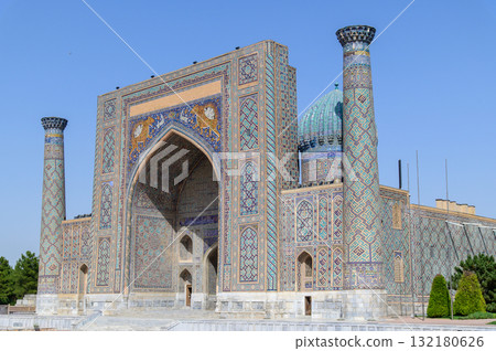 烏茲別克撒馬爾罕美麗的城市景觀 烏茲別克撒馬爾罕美麗的城市景觀 132180626