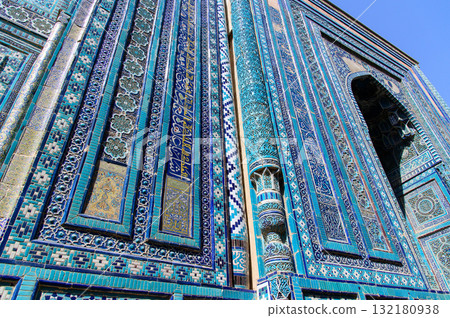 The beautiful blue scenery of the Shah-i-Zinda mausoleums in Samarkand, Uzbekistan 132180938