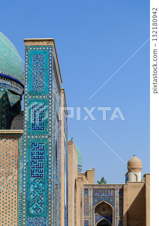 烏茲別克撒馬爾罕的沙伊辛達陵墓美麗的藍色風景 烏茲別克撒馬爾罕的沙伊辛達陵墓美麗的藍色風景 132180942