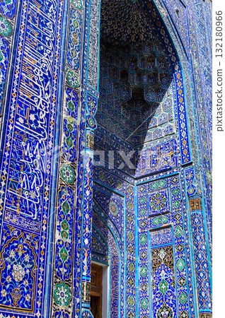 烏茲別克撒馬爾罕的沙伊辛達陵墓美麗的藍色風景 132180966