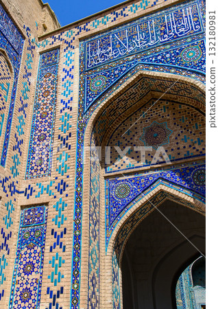 烏茲別克撒馬爾罕的沙伊辛達陵墓美麗的藍色風景 132180981