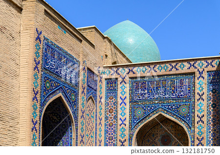 The beautiful blue scenery of the Shah-i-Zinda mausoleums in Samarkand, Uzbekistan 132181750