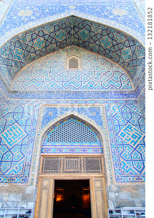 Beautiful interior of Tilla-Kari Madrasah in Registan Square, Samarkand, Uzbekistan 132181852