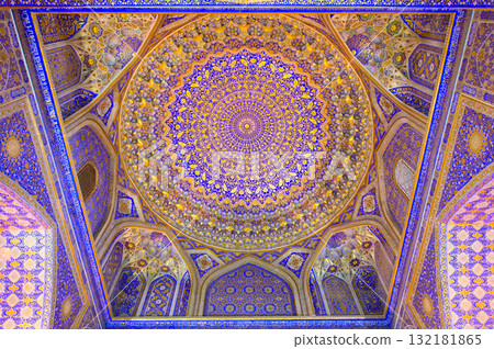Beautiful interior of Tilla-Kari Madrasah in Registan Square, Samarkand, Uzbekistan 132181865