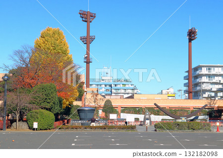 Autumn at Aokicho Park: Kawaguchi Municipal Pool (Kawaguchi City, Saitama Prefecture) Autumn at Aokicho Park: Kawaguchi Municipal Pool (Kawaguchi City, Saitama Prefecture) 132182098