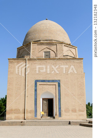A beautiful view of the Rukhobod Mausoleum in Samarkand, Uzbekistan 132182348