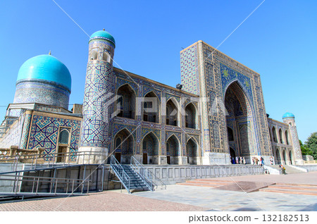 烏茲別克撒馬爾罕雷吉斯坦廣場的美景 烏茲別克撒馬爾罕雷吉斯坦廣場的美景 132182513