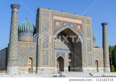 Beautiful view of Registan Square in Samarkand, Uzbekistan 132182514