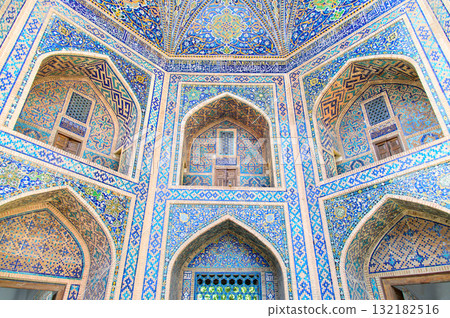 烏茲別克撒馬爾罕雷吉斯坦廣場的美景 132182516