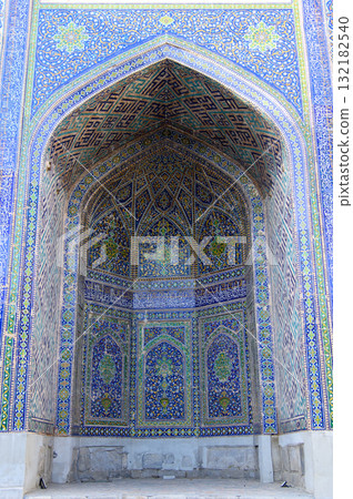 烏茲別克撒馬爾罕雷吉斯坦廣場的美景 烏茲別克撒馬爾罕雷吉斯坦廣場的美景 132182540